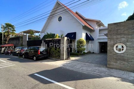 Dijual Rumah Super Mewah Full Furnish Kolam Renang Pusat Kota Seputar Malioboro Yogyakarta