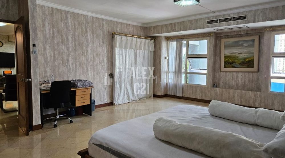 Disewakan dan Dijual BU Apartemen Grand Tropic Tomang Grogol Petamburan Jakarta Barat - 3+1 BR Unfurnished