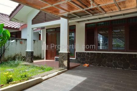 Rumah Dijual Dalam Komplek di Cinere Country, Jakarta Selatan