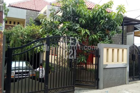 Dijual Rumah Hunian 3 lantai di Jagakarsa, Tanjung Barat, Jakarta Selatan