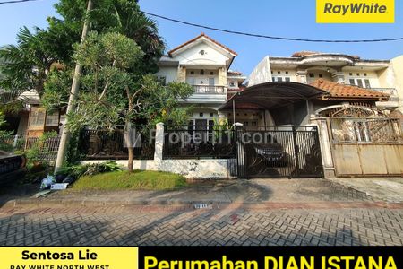 Dijual Rumah di Dian Istana Wiyung Surabaya Barat Cluster Taman Ratu Bonus SEMI Furnished STRATEGIS Dekat Graha Family, Citraland, Pakuwon Mall