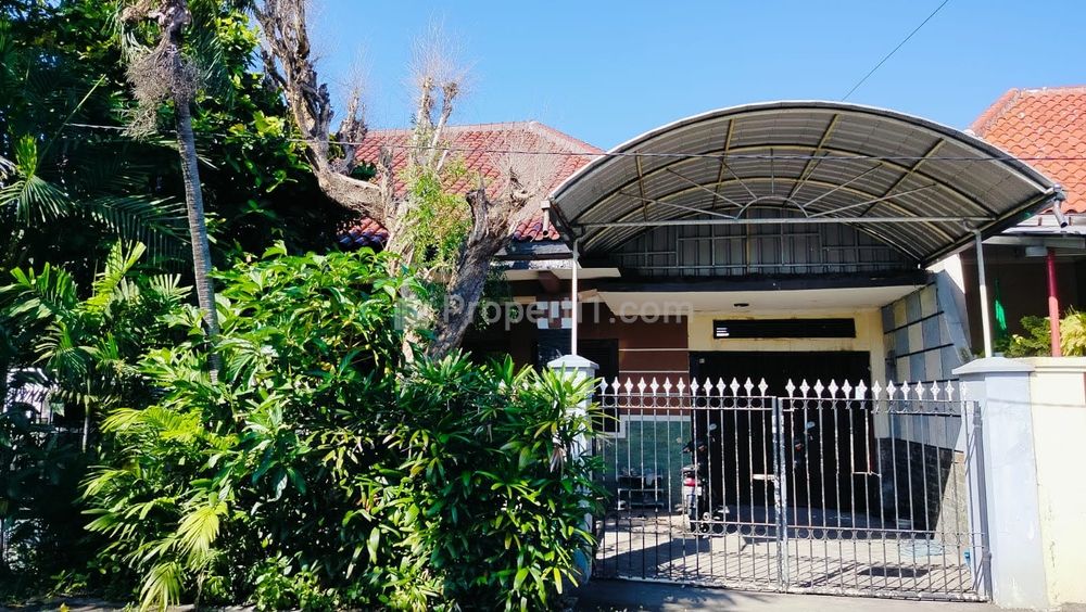 Rumah Dijual Jalan Rowo Classic Strategis Siap Huni Surabaya Barat