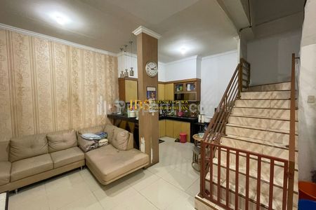 Jual Rumah 2,5 Tingkat di Komplek Pinus Regency Jalan Pinus 1 (Daerah Cemara) Medan