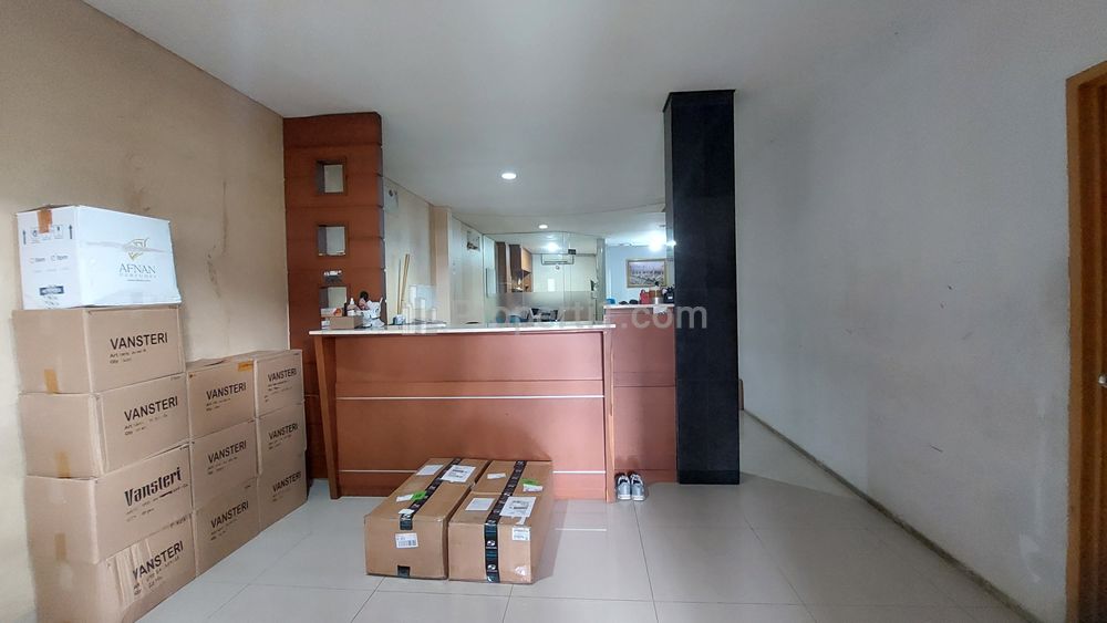 Dijual Rumah 2,5 Lantai Ex Kantor dan Gudang di Pondok Bambu, Jakarta Timur