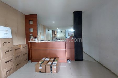 Dijual Rumah 2,5 Lantai Ex Kantor dan Gudang di Pondok Bambu, Jakarta Timur