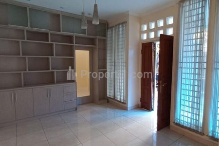 Jual / Sewa Ruko Gandeng 4,5 Lantai di Boulevard Barat Kelapa Gading