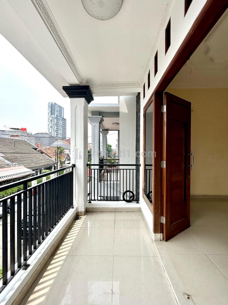 Sewa Rumah Siap Huni Murah di Tebet Barat, Akses Dua Mobil Plus, Dekat Gatot Subroto, Soepomo, Saharjo, Jakarta Selatan
