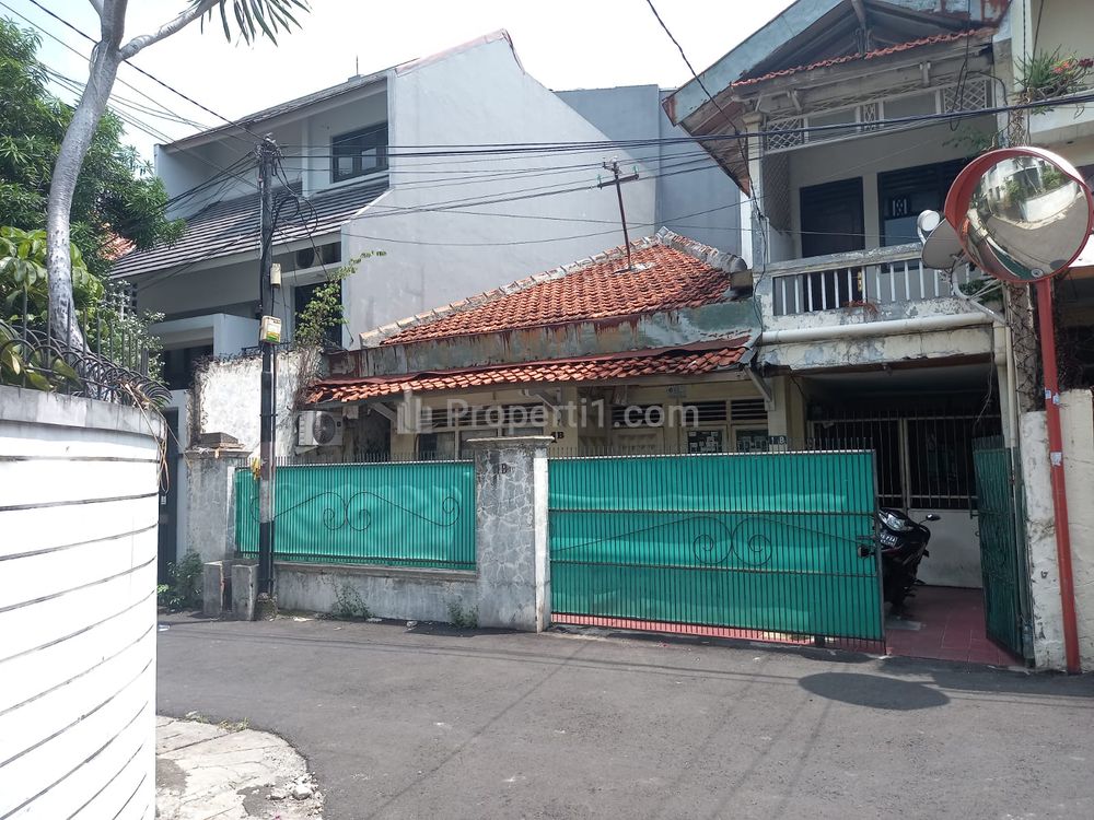 Jual Rumah Tua di Tebet Barat, Akses Satu Mobil, Tusuk Sate, Dekat Soepomo, Saharjo, Manggarai, Jakarta Selatan