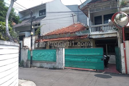 Jual Rumah Tua di Tebet Barat, Akses Satu Mobil, Tusuk Sate, Dekat Soepomo, Saharjo, Manggarai, Jakarta Selatan