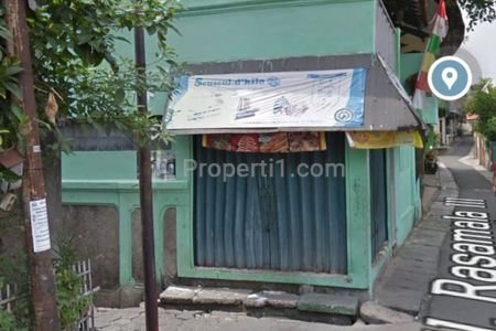 Dijual Rumah Besar 3 Lantai 9 Kamar Tidur dan Kamar Mandi Tengah Kota Cocok buat Kost-kostan di Matraman, Jakarta Timur