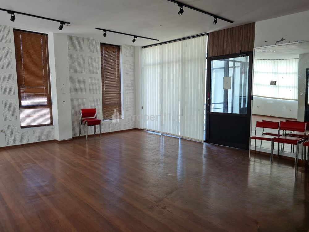 Disewakan 1200 m2 Eks Gedung Resto Cafe Nol Jalan Rungkut Industri Kidul Surabaya Timur - Row Jalan 5 Mobil - Komersial Area Buat Bank, Kantor, Cafe