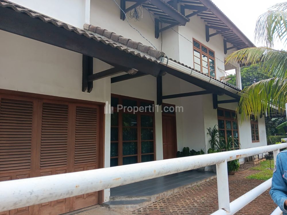 Jual Rumah Huk dengan Kolam Renang di Komplek Bukit Permai Cibubur, Ciracas, Jakarta Timur
