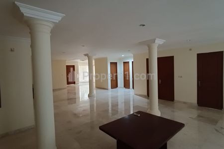 Dijual Rumah 3 Lantai di Kebayoran Baru, Jaksel