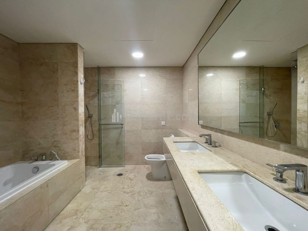 Jual Murah Apartemen Ciputra World 2, Tower The Residence 3+1 BR Semi Furnish, Balkon Lebar, Plafon Tinggi, Ventilasi Bagus Dekat Tokopedia, Kuningan