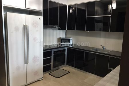 For Hot Rent Size 255 Sqm, Tower  2 ( 4+1 Bedrooms, Private Lift, Floor 25, Residence 8 Senopati Apartemen - SCBD - Near Grand Lucky