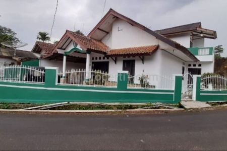 9 Menit Puskesmas Cigombong, Dijual Rumah Cantik Cigombong Bogor Siap Huni