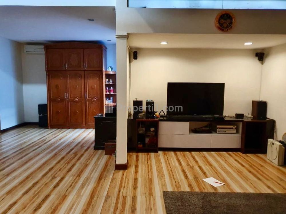 Dijual Rumah 2 Lantai di Meruya Selatan, Jakbar