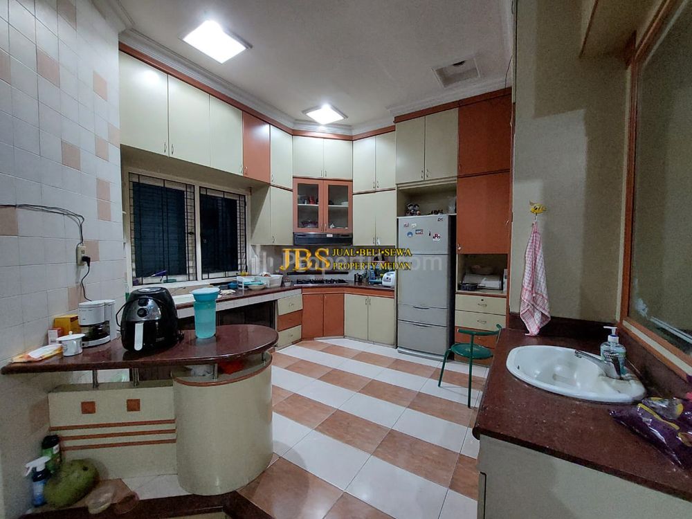 Jual Rumah 3 Tingkat Siap Huni di Komplek Sari Mas - Putri Hijau, Medan