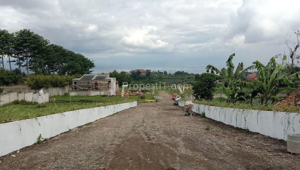 Termurah Rumah dengan Balkon 2 Lantai Bisa KPR Dijual di Dekat Kotabaru Parahiyangan Bandung