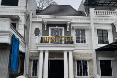 Jual Rumah 2,5 Tingkat di Komplek Citraland Gama City Cluster Pasadena - Medan