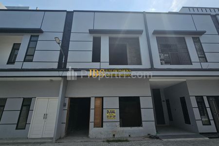 Jual Rumah 2 Tingkat di Komplek Cemara Royal Residence Jalan Komisi - Medan