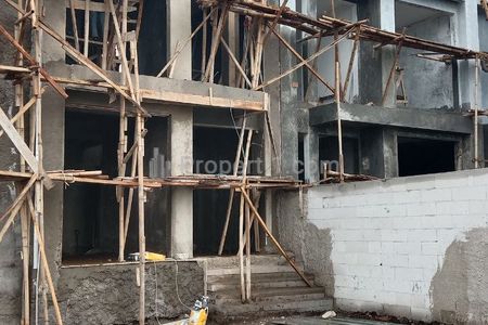 Jual Rumah Mewah 2 Lantai Suasana Villa Berkabut Sejuk di Kawasan Wisata Cisarua Bandung