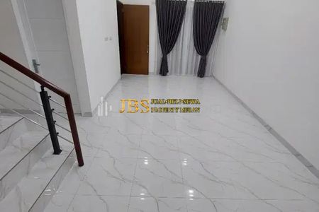 Jual Rumah 2 Tingkat Siap Huni di Komplek Royal Sumatera Jalan Jamin Ginting Km 8 - Medan