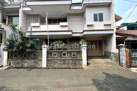 Jual Rumah Murah Siap Huni di Tebet Barat, Akses 2 Mobil, Depan Taman, Tenang dan Asri, Dekat Soepomo, Saharjo, Kuningan, Jakarta Selatan