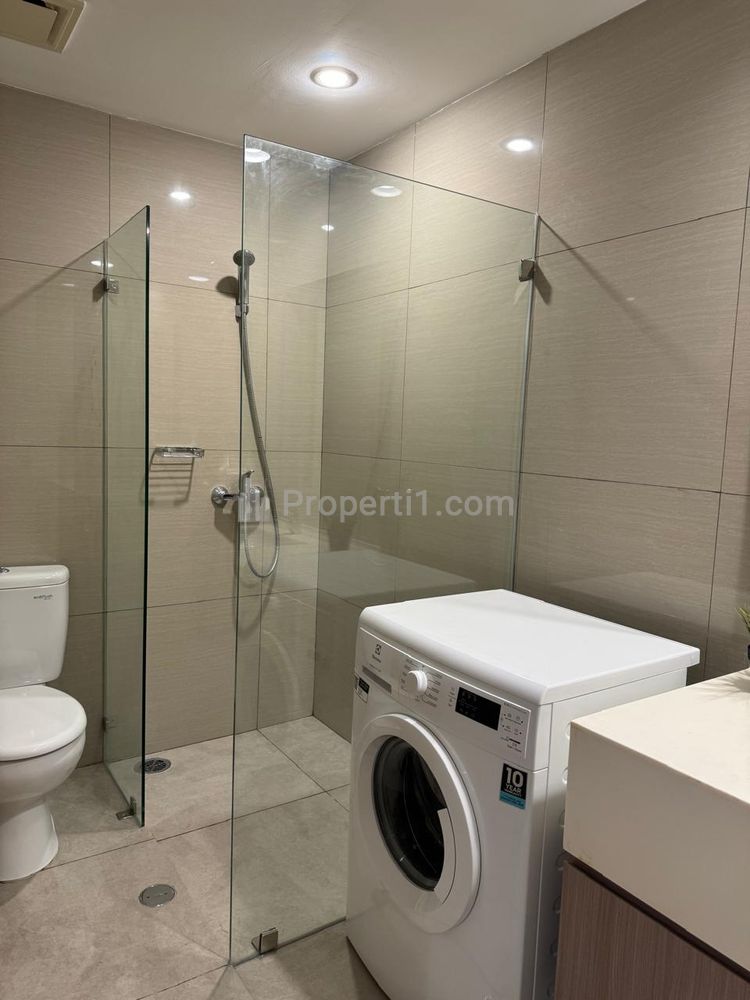 KAMAR MANDI AND LAUNDRY ROOM