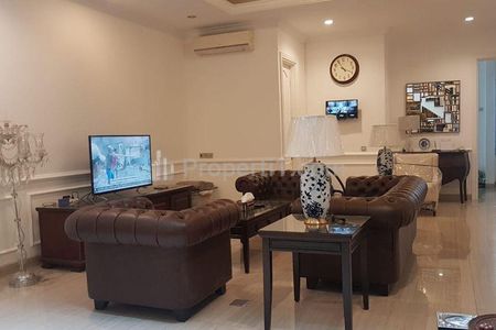 For Rent House with Rooftop in Menteng, Central Jakarta - 3BR