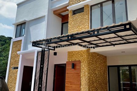 Rumah 2 Lantai dengan Swimming Pool Siap Huni di Cluster Cantik Margonda Depok Dijual Cepat