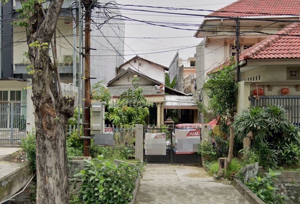Jual Rumah Lama Bagus di Jalan Raya Menur Surabaya Strategis
