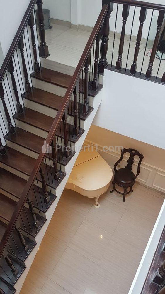 For Rent House with Rooftop in Menteng, Central Jakarta - 3BR