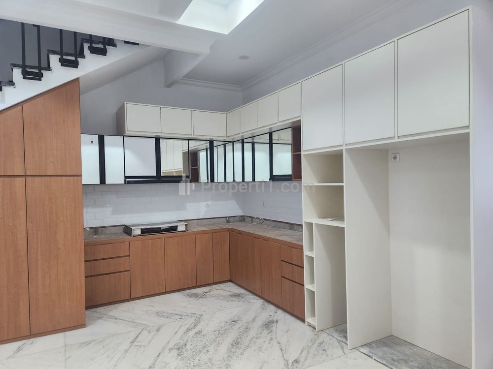 Jual Rumah Baru di Kemang Utara, Kolam Renang, Dekat Ampera, Raya Buncit, Prapanca, Antasari, Kec. Pasar Minggu, Jakarta Selatan