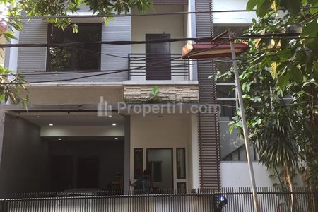 Jual Rumah Siap Huni Murah di Tebet Barat, Depan Taman, Akses 2 Mobil, Dekat Soepomo, Saharjo, MT Haryono, Kuningan, Jakarta Selatan