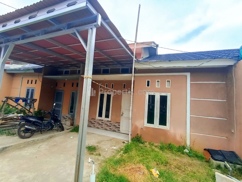 Halaman depan sudah ada kanopi