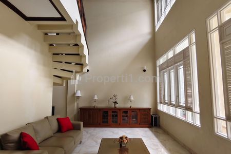 Disewakan Rumah Baru Renovasi, Furnished - di Lokasi Strategis Menteng, Jakarta Pusat