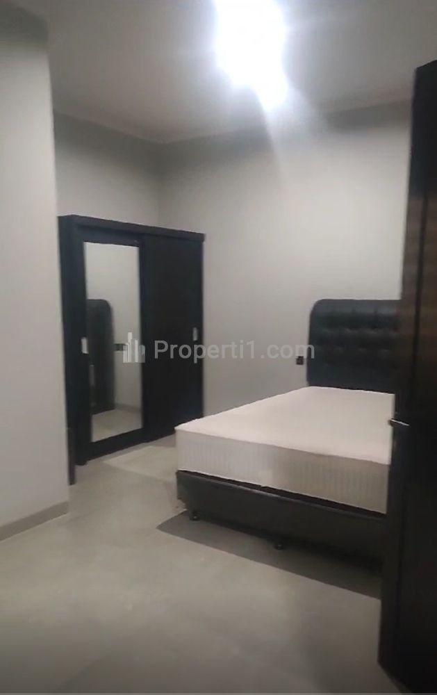 Dijual Rumah Mewah 3 Lantai di Komplek GRAHA RAYA BINTARO JAYA, Tangerang, Bisa KPR