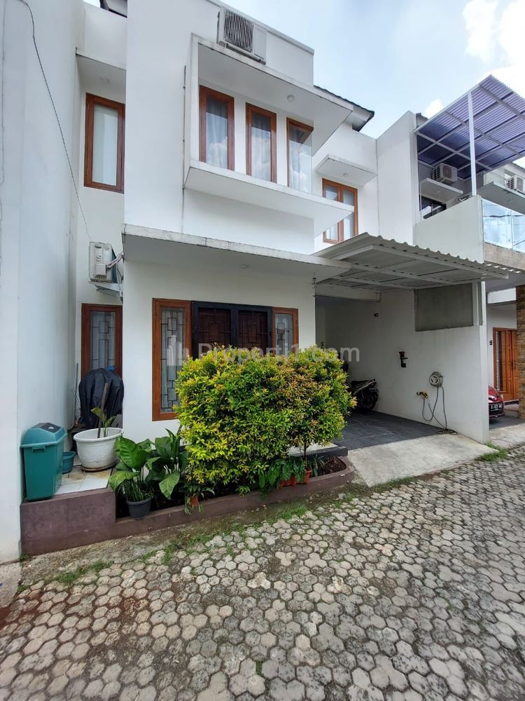 Dijual Rumah Cantik Dalam Cluster Furnished di Jagakarsa Jakarta Selatan