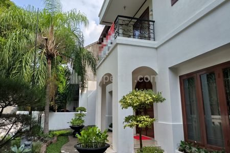 Jual Rumah Siap Huni di Dukuh Patra Kuningan, Kolam Renang, Lingkungan Elit dan Tenang, Dekat Gatot Subroto, Pancoran, Kec. Tebet, Jakarta Selatan