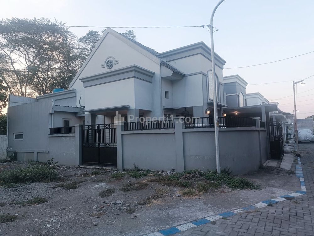 Jual Rumah Hook Murah di Graha Kebraon Regency Surabaya