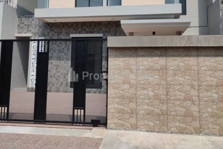 New BARU Dijual Rumah Darmo Permai Utara - Modern 2 Lantai - SHM- Siap Huni Dekat Pakuwon Mall, HR.Muhammad, Pasar Modern Puncak Permai, Tol Satelit