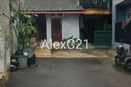 Dijual Rumah + 2 Rumah Kontrakan dan Tanah di Jagakarsa, Jakarta Selatan