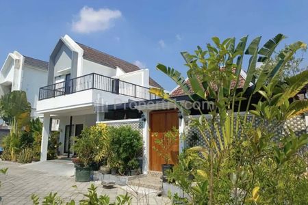 Dijual Rumah Scandinavian Jawa Modern Kolam Renang Seputar Stadion Maguwoharjo Yogyakarta