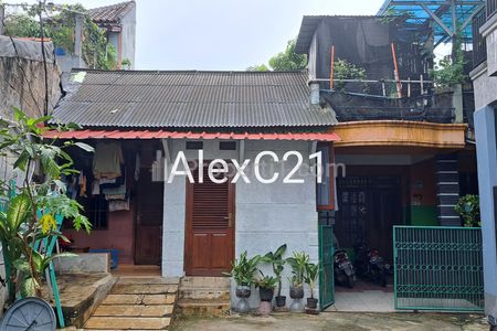 Dijual Rumah + 2 Rumah Kontrakan dan Tanah di Jagakarsa, Jakarta Selatan