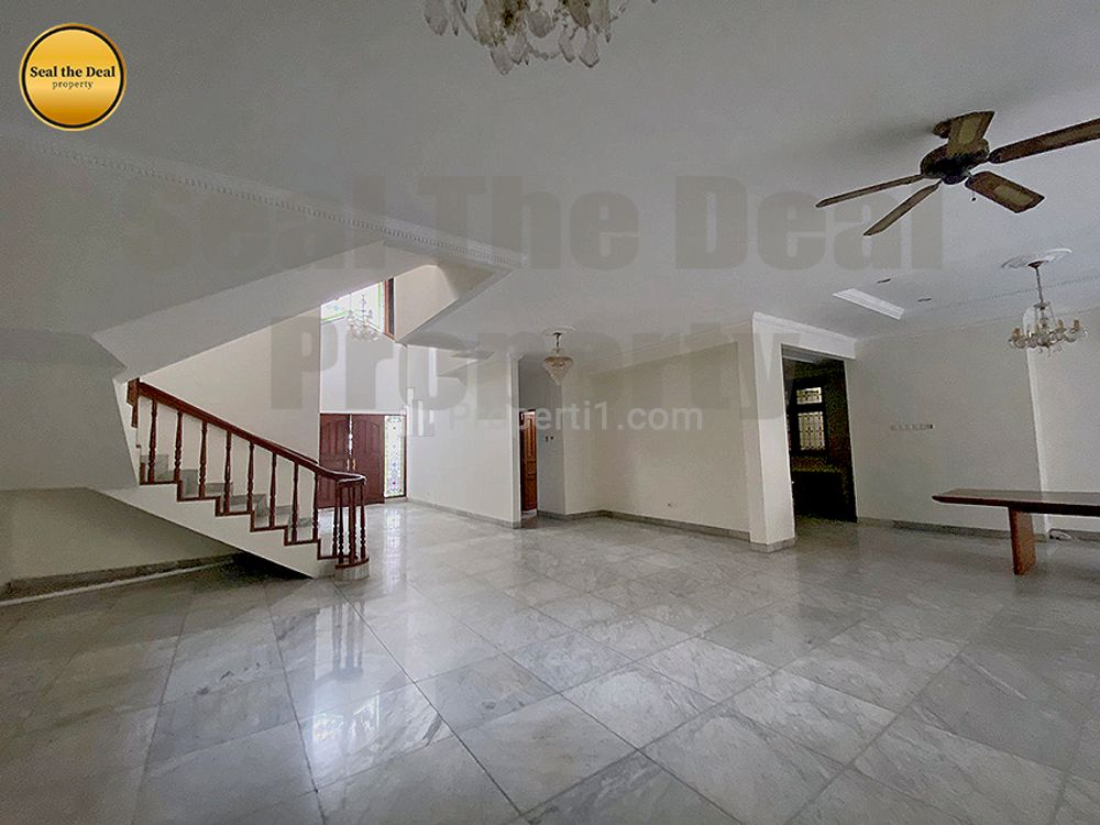 Disewakan Cepat Rumah 2 Lantai di Menteng Jakarta Pusat STD264