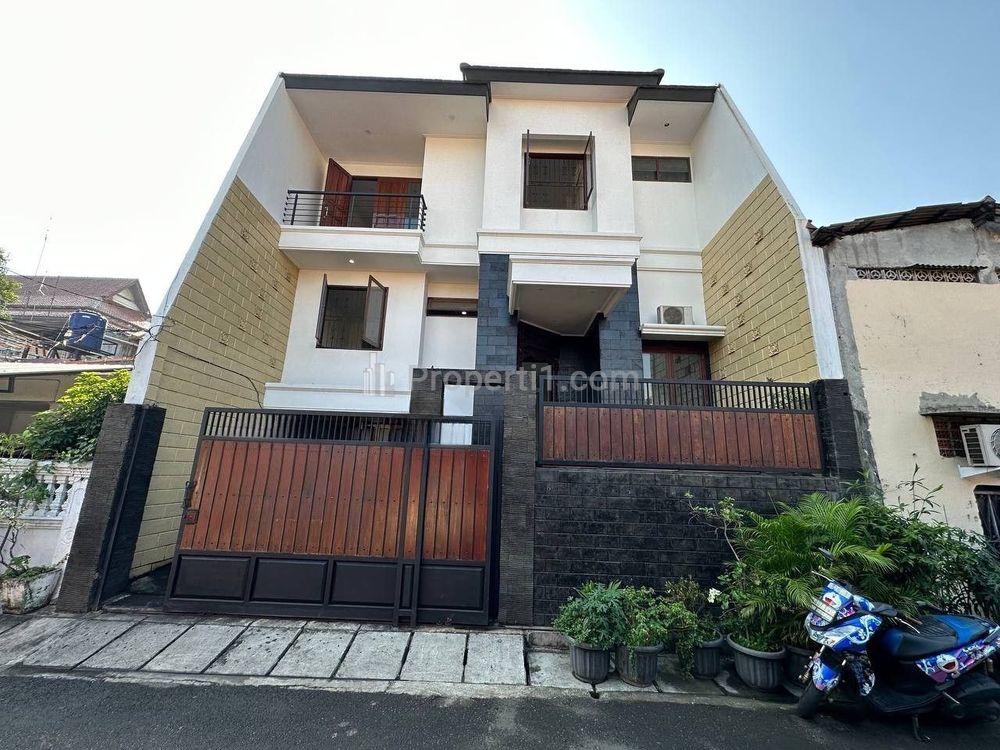 Dijual Rumah Second Luas Terawat di Pulogadung Jakarta Timur Dekat UNJ