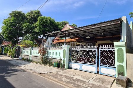 Jual  Rumah Siap Huni Kawasan Bisnis 305m2 di Karanganyar Kota, Jawa Tengah