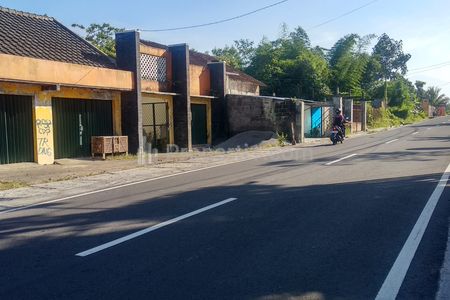 Dijual Tanah Murah Prospektif Strategis Pinggir Jalan Raya Kabupaten Kronggahan Sleman Yogyakarta