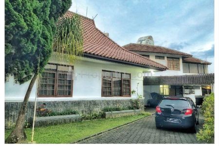 Dijual Cepat Rumah Sejuk Terawat di Dago Bandung